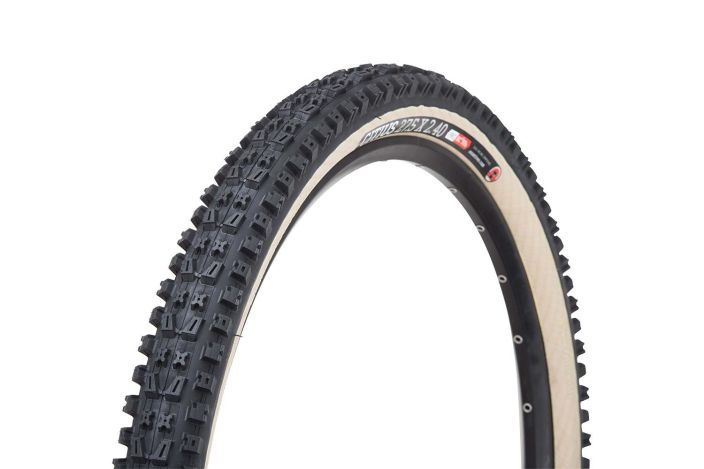 Onza Citius 27.5 x 2.4 Skinwall Hyvin pitava ja jamakka rengas hieman kovempaan ajoon. Skinwall 27.5x2.4&quot; 60tpi 955gr