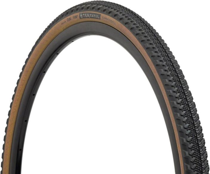 Teravail Cannonball 700x42 LS Tan Pienella kuviolla oleva kevyt ja rullaava gravel-rengas. 700 / 622 / 29&quot; 42mm 60Tpi