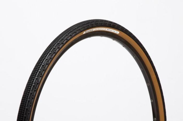 Panaracer Gravelking SK Brown 35mm Cyclocross-Gravel -rengas ruskealla kyljella. Pistosuojattu Tubeless Ready 700c/622 35mm