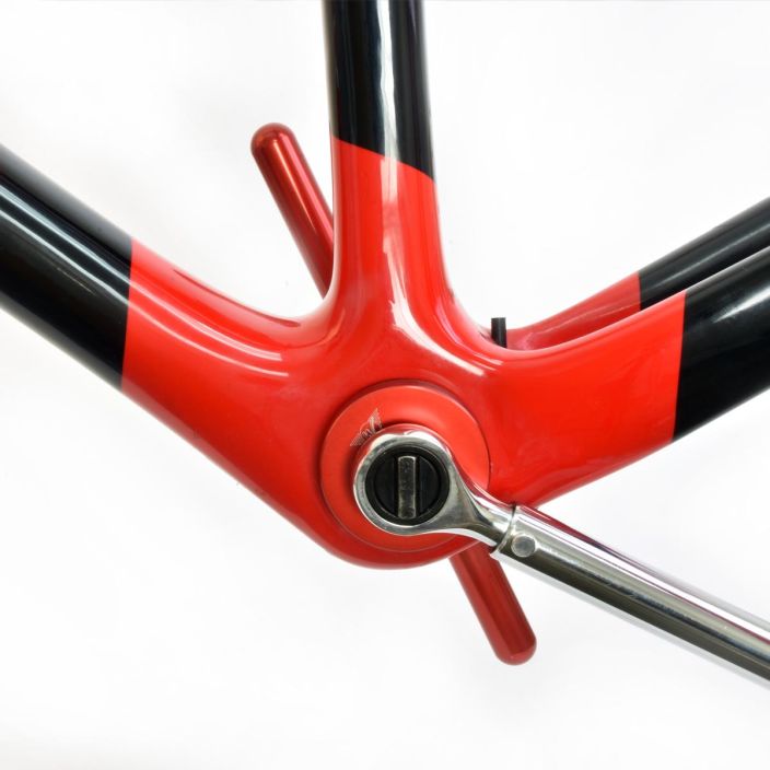 Wheels MFG Thin Flange Bottom Bracket Socket Wheels MFG.n keskiolaakerien kiristystyokalu. Sopii myos osaan FSA:n Mega Evo
