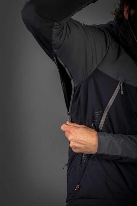 Endura MT500 Freezing Point Jacket Kevyesti vuorattu lammin softshell-takki kylmien kelien lenkeille. Primaloft-vuoraus