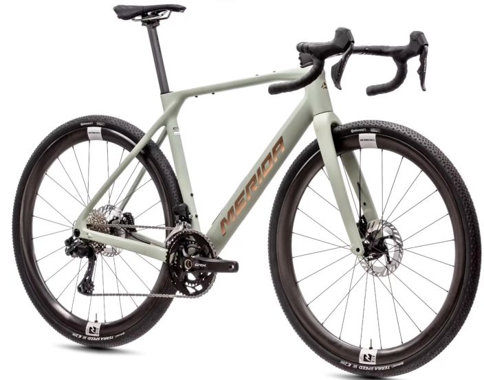 Merida Mission 7000 Matt Early Grey Moss TOIMITUKSET ALKAVAT HELMIKUUSSA! Gravel / All Road pyora. Nopeaan hiekkatiajeluun,